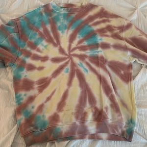 tie-dye sweatshirt